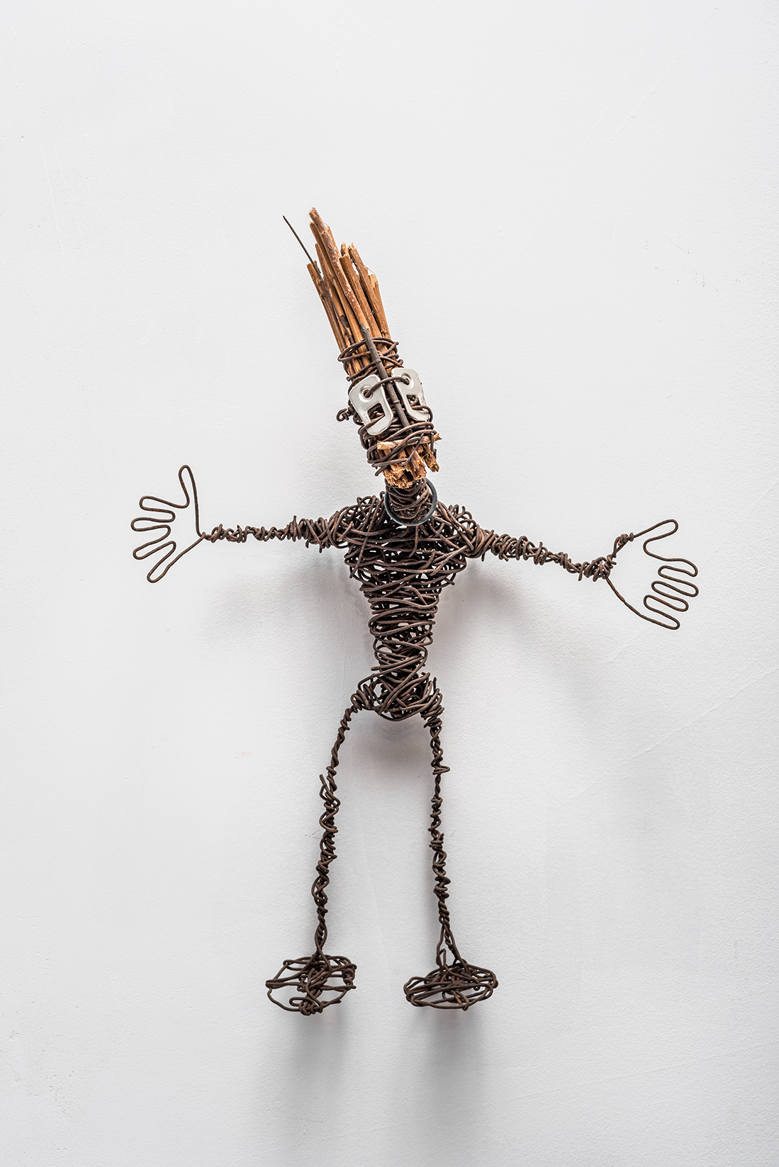 From the Outcasts series, manually bent wire, 23 x 17 x 8 cm, metal wire and found objects, 2005 Photo: Lior Horesh