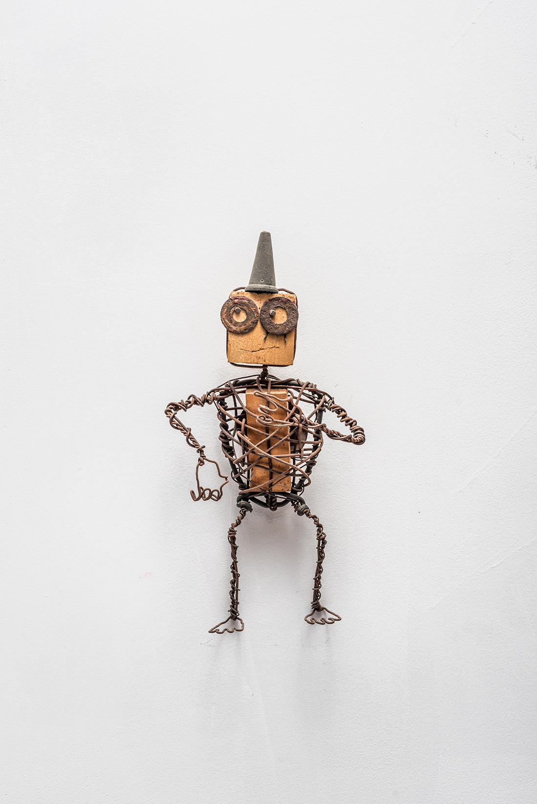From the Outcasts series,manually bent wire, 42 x 25 x 12 cm, metal wire, wood and found objects, 2004 Photo: Lior Horesh