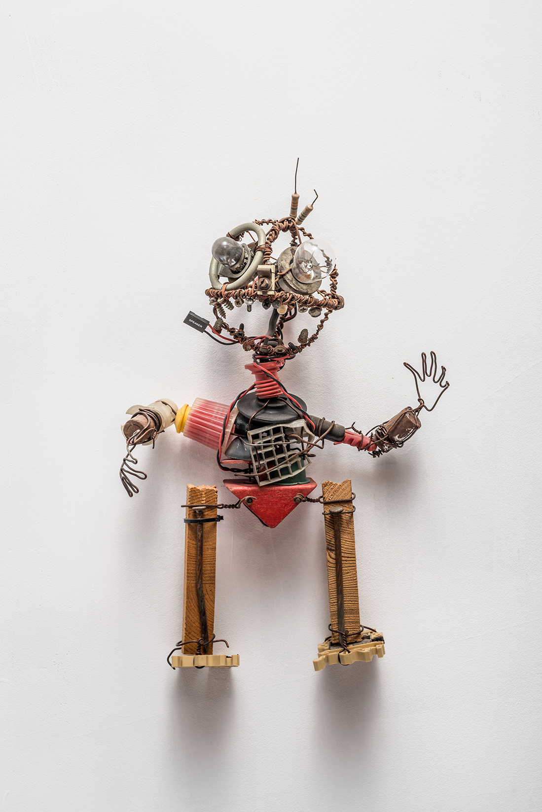 From the Outcasts series, 31 x 23 x 15 cm, metal wire, found objects and wood, 2005 Photo: Lior Horesh