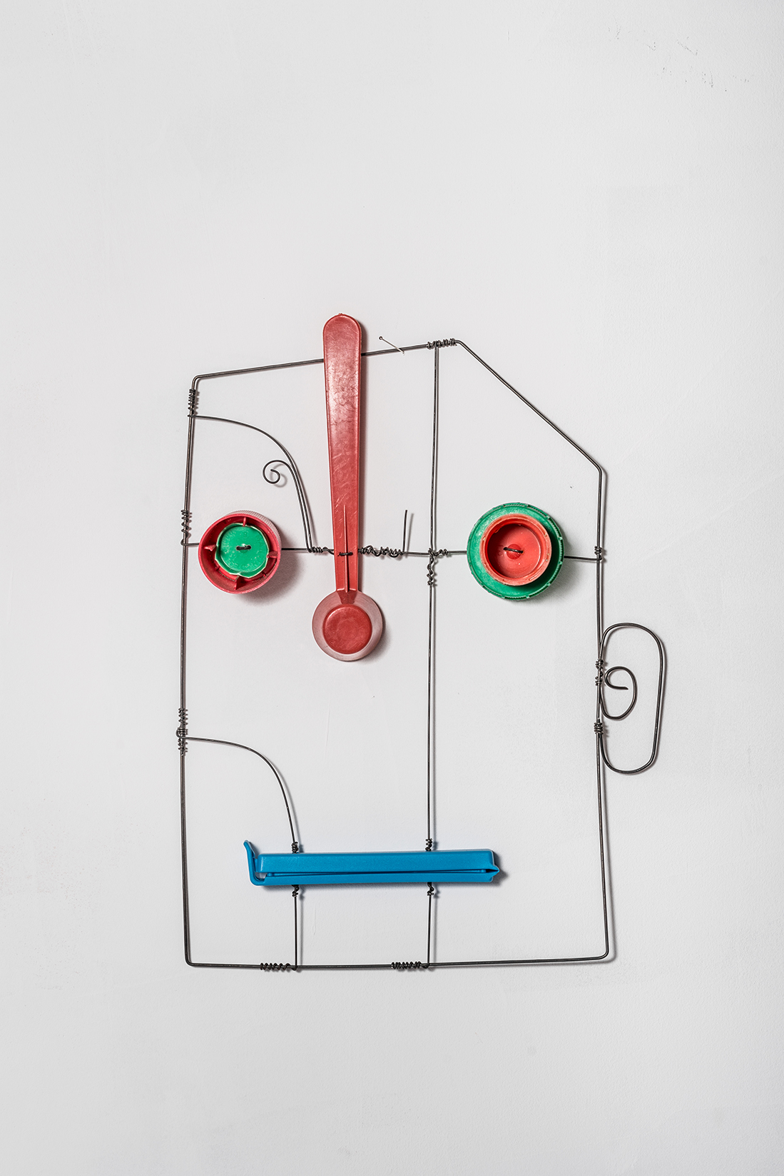 From the African Masks series, manually bent wire, 28 x 18 x 4 cm, metal wire and plastic castaways, 2013 Photo: Lior Horesh