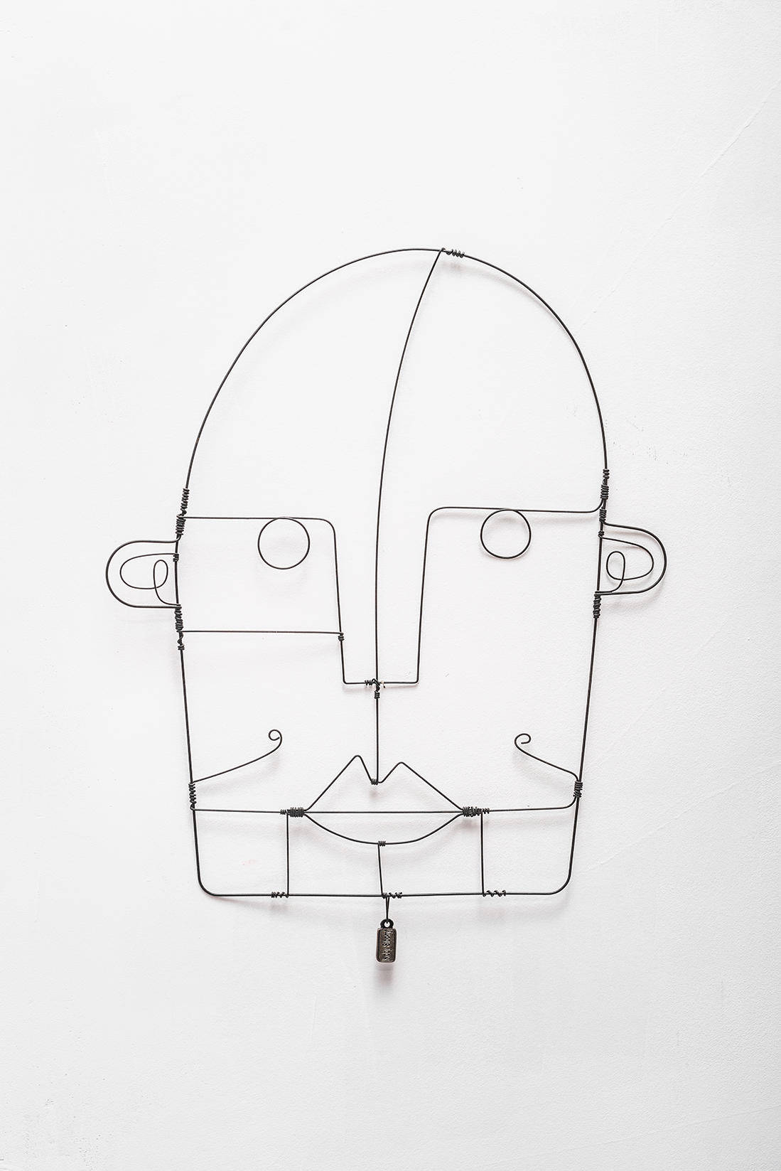 From the Faces series, manually bent wire, 32 x 29 cm, metal wire, 2016 Photo: Lior Horesh