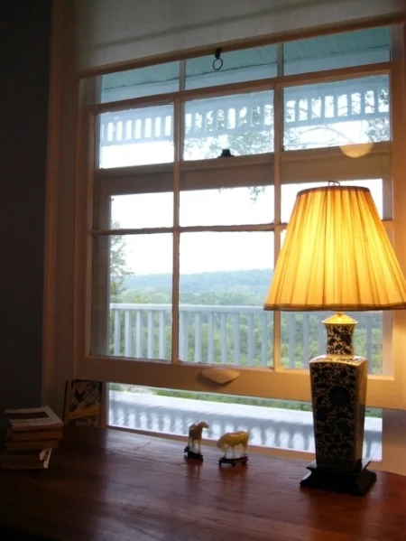 east bedroom desk.jpg
