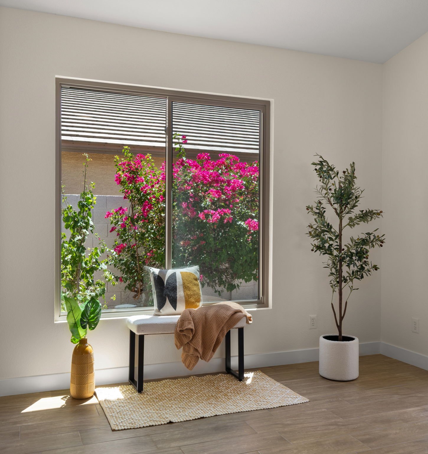 9-web-or-mls-Living Space3.jpg