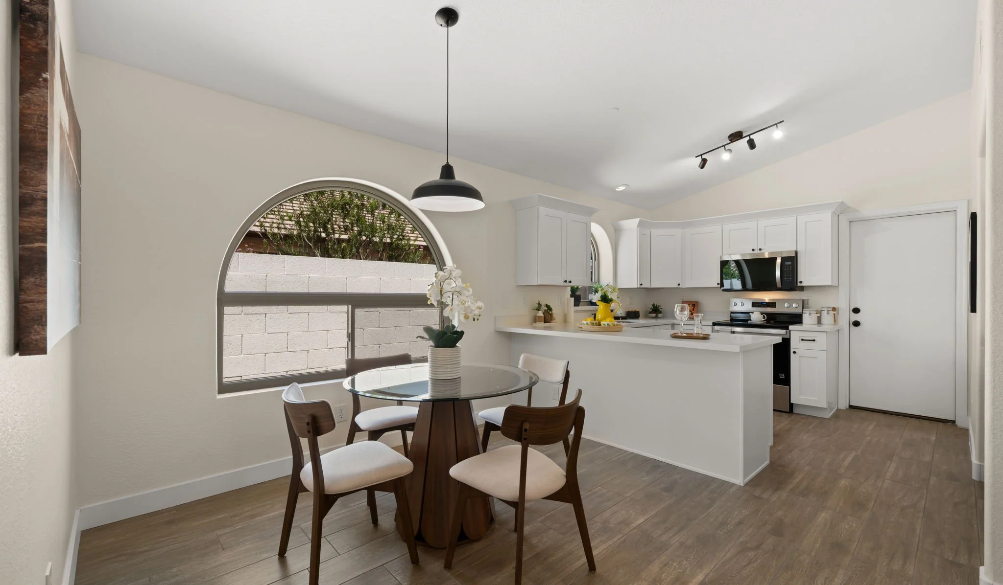 12-web-or-mls-Kitchen2.jpg