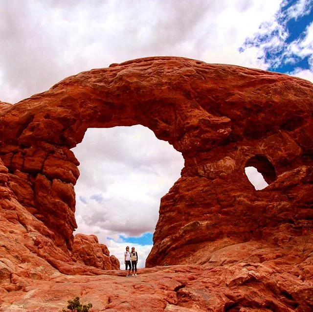 Travel buddies are the best buddies! Who is your favorite person to travel with?
.
.
.
.
.
.
.
#moab#utah#utahgram#utahisrad#utahdotcom#lifeelevated#utahrocks#arches#sheisnotlost#darlingescapes#wearetravelgirls#travelblogger#findyourpark#mighty5#opto