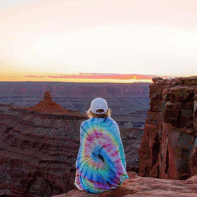 Watching the sunset over the canyons in Dead Horse Point State Park was the perfect end to my time in Moab. The ultimate guide to a weekend in Moab is heading to the blog soon!
.
.
.
.
.
.#moab#utah#utahgram#utahisrad#utahdotcom#lifeelevated#utahrock