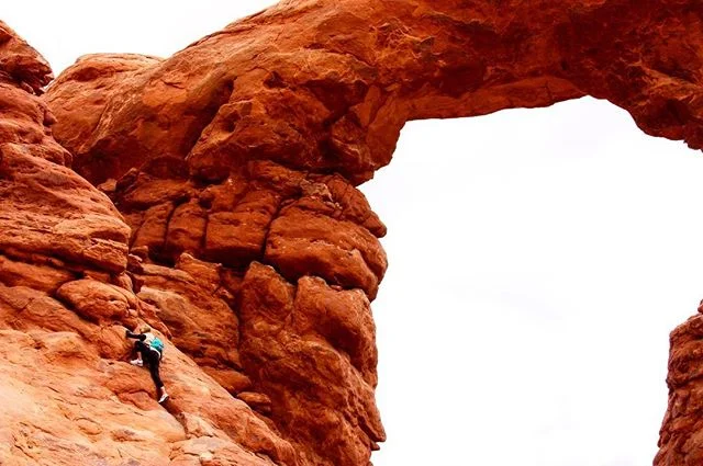 Moab was an absolute dream for someone like me who likes to climb, hike and jump off of things! Are you a monkey traveler like me or do you tend to stick to the path?
.
.
.
.
.
.
.
#moab#utah#utahgram#utahisrad#utahdotcom#lifeelevated#utahrocks#arche