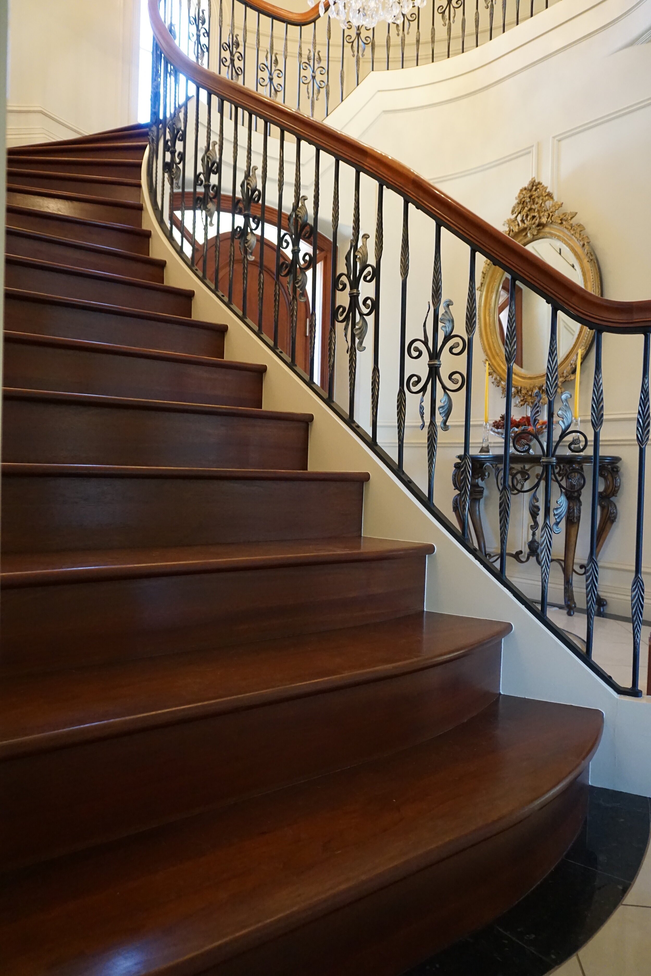 Cherry_Hills_Park_Dr_staircase2.jpg