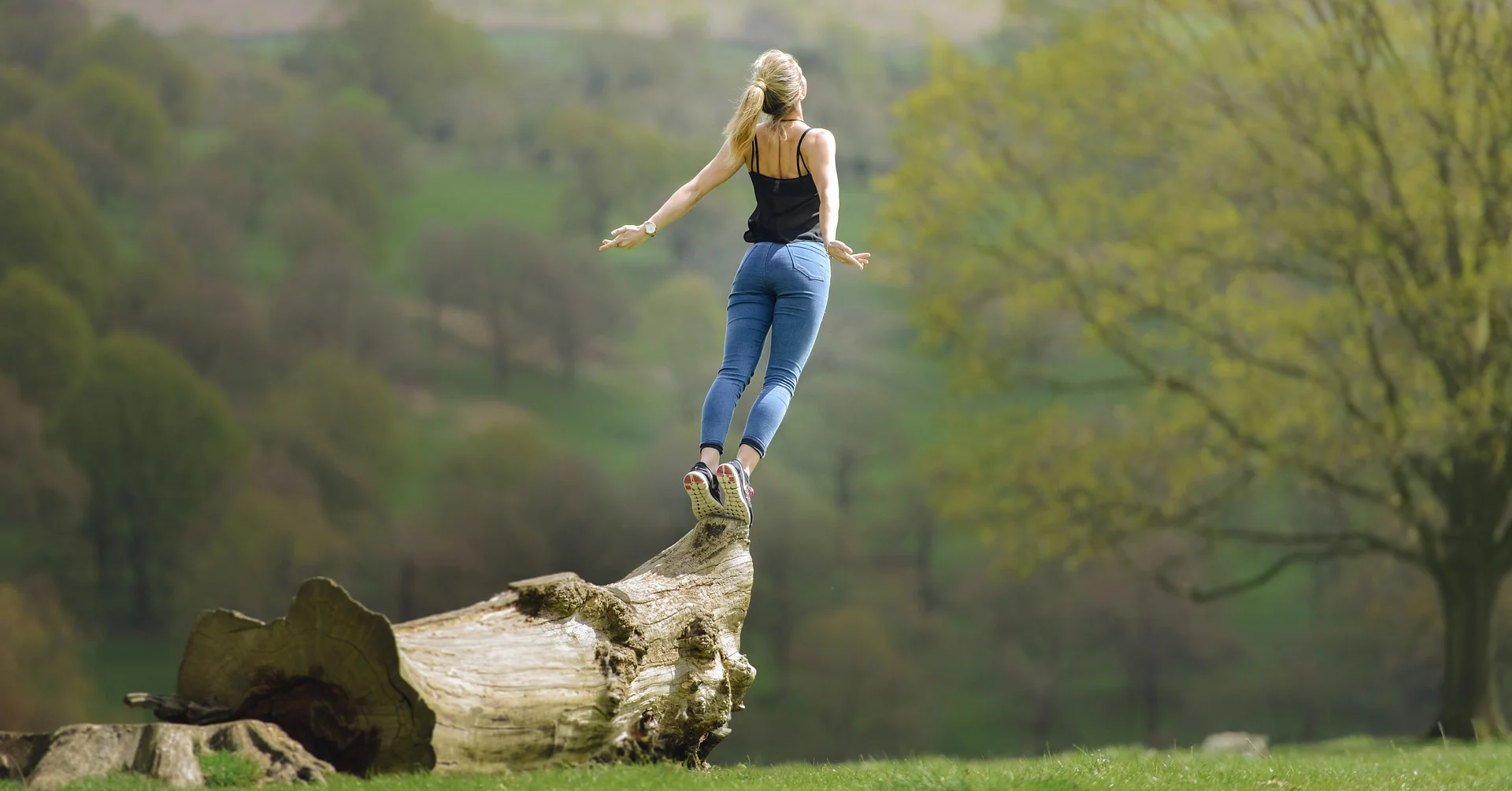 woman-edge-of-trunk.jpg
