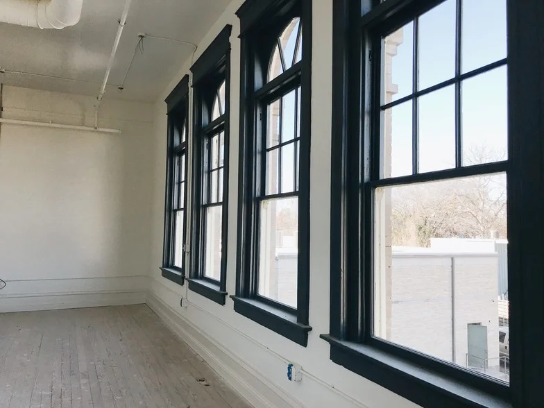 the-principal-residences-dallas-tx-stunning-8-ft-windows---original-to-this.jpg
