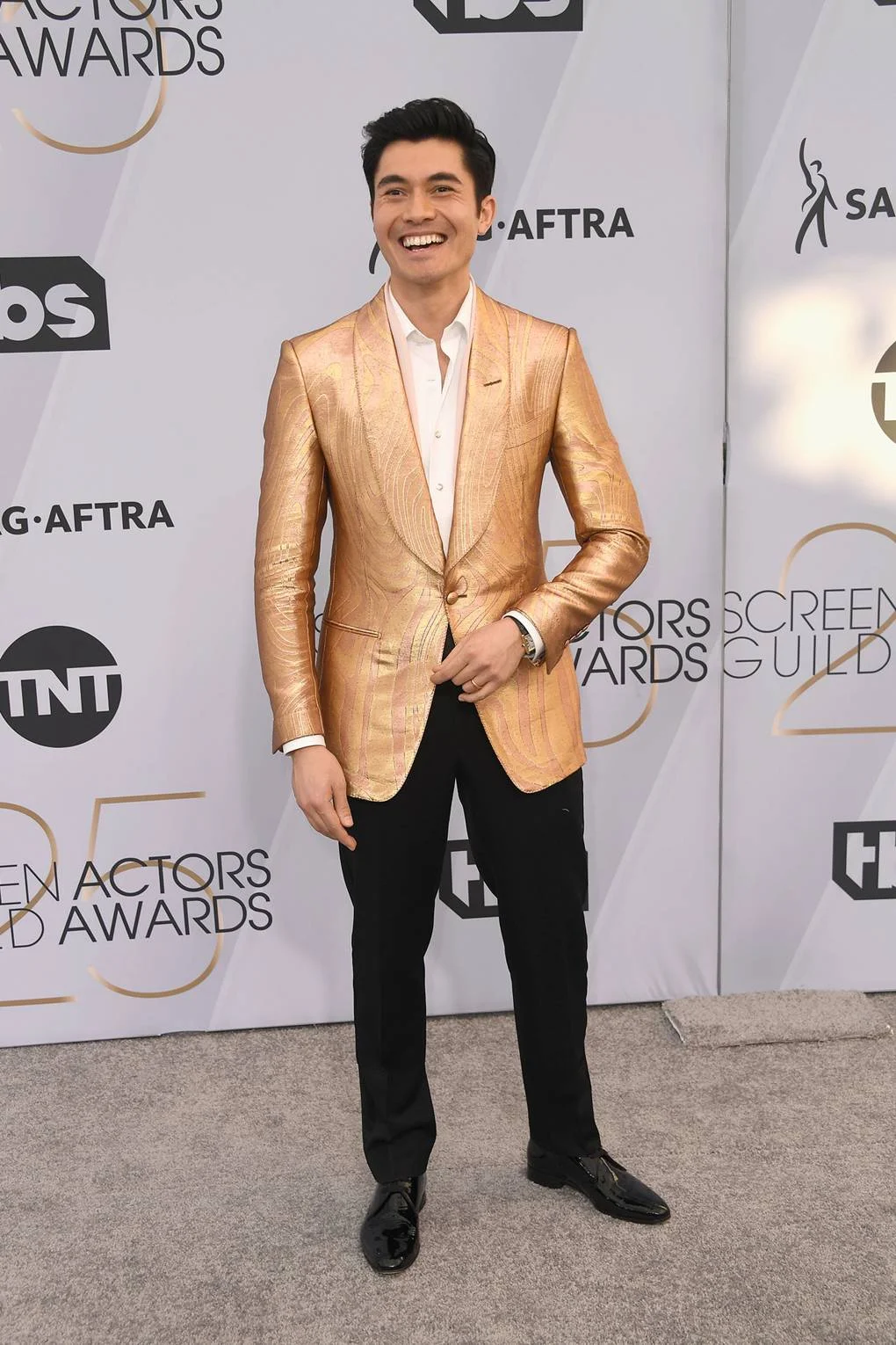 henry-golding-sag-awards-2019-vogueint-jan28-getty-images.jpg