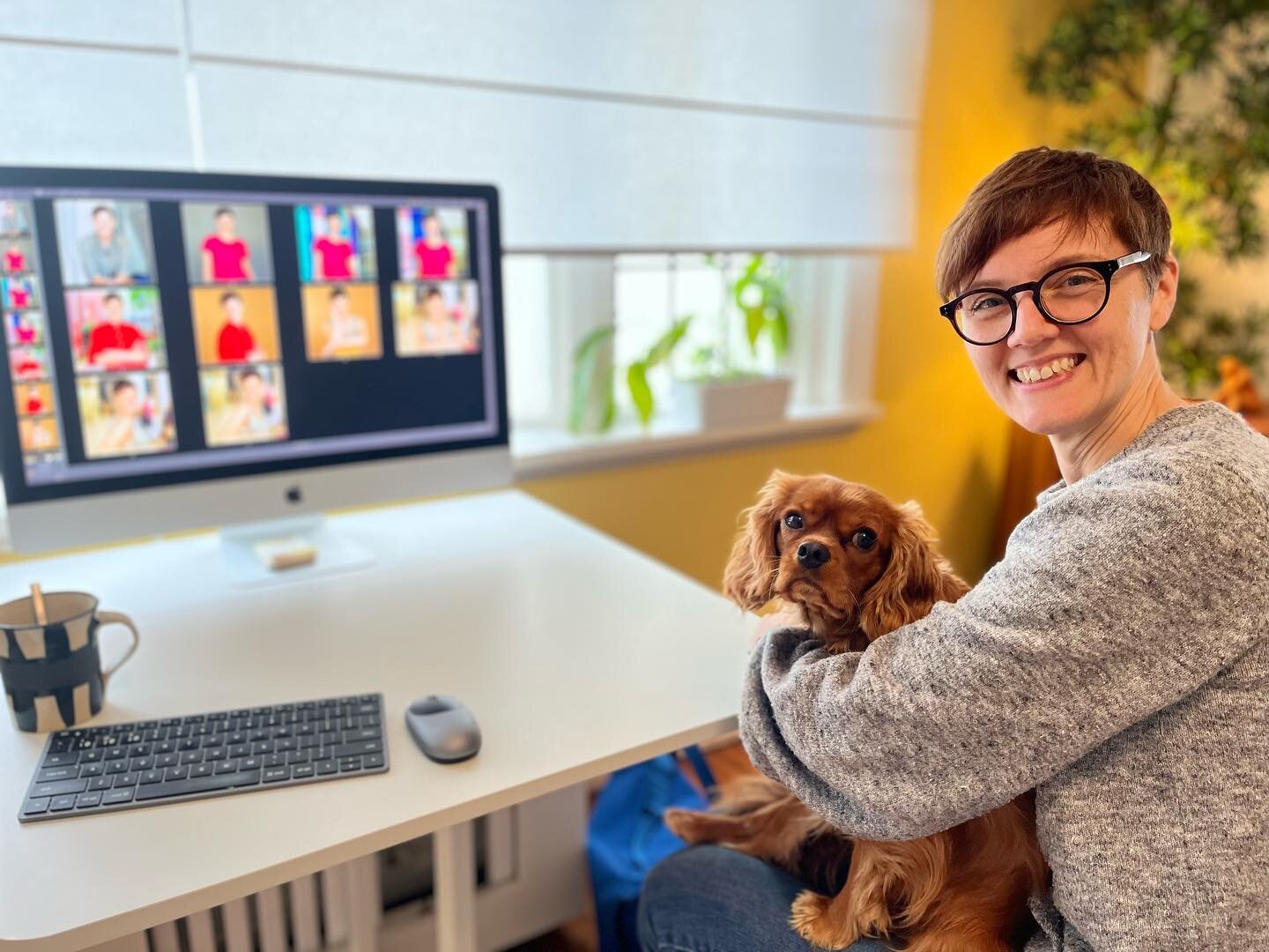 What a well received birthday present by Annie for Jenni @themesshallfeedingclinic. My furry studio assistant 🐶 Oskar 🐶 is helping through what he gives best: cuddles! ❤️ #wgtncc #wellingtonnz #nzportraitphotographer #headshotsphotographer #commerc