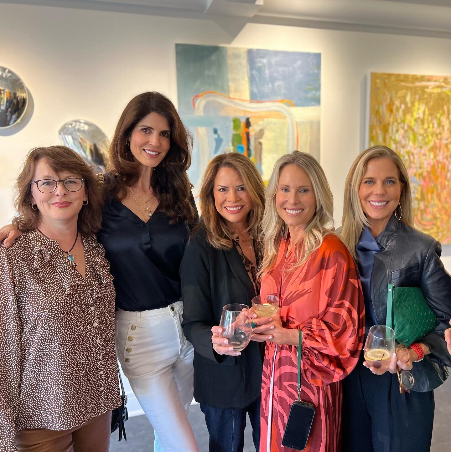 Celebrating our talented friend @klfolgnerstudio 🥂The show @monicafineart is beautiful!