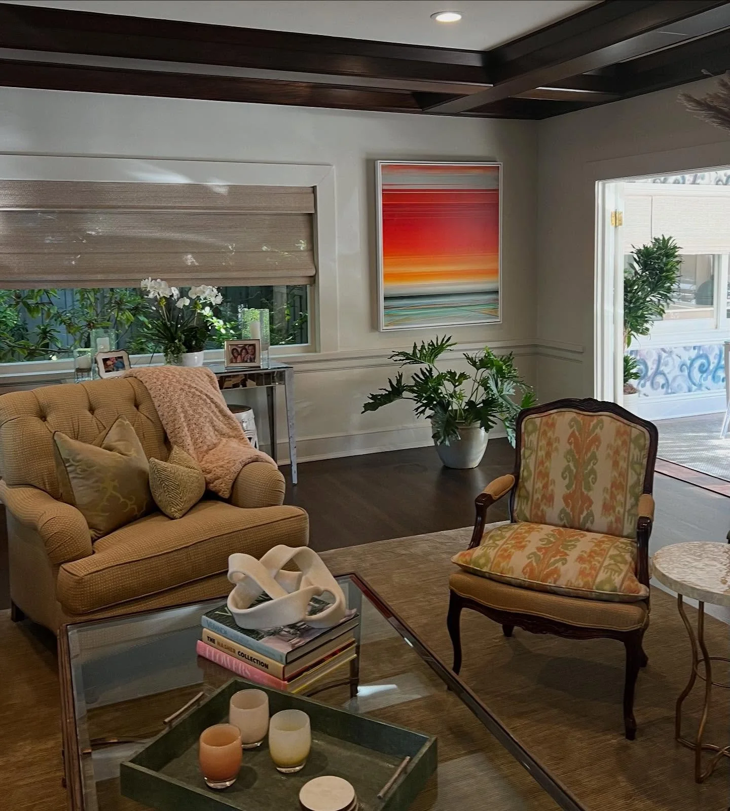 A single painting has the power to elevate a beautiful room into an extraordinarily stunning space❤️&zwj;🔥 

&ldquo;Ventra&rdquo; by @micahcrandallbear @billiswilliams.gallery 
Acrylic on Canvas
48x40 inches

&ldquo;Crandall-Bear achieves longitudin