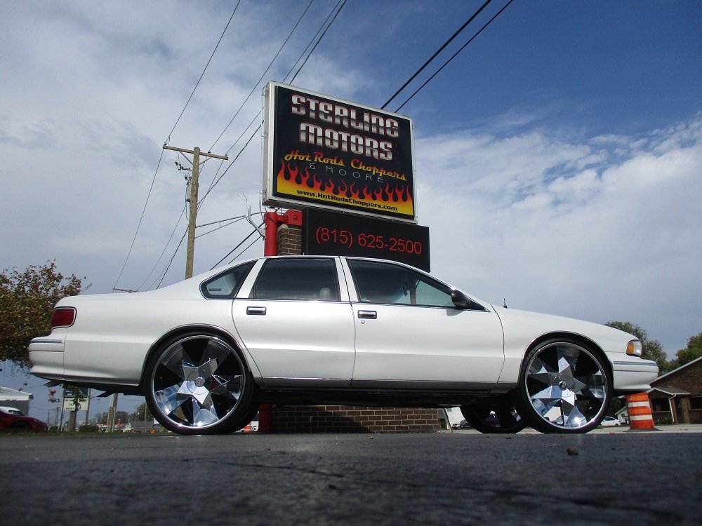 1995 Caprice Classic LT1 V8 26 Inch Rims