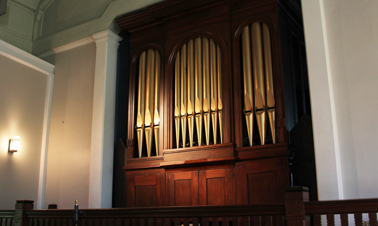 Pipe organ built in 1865 by William Johnson
