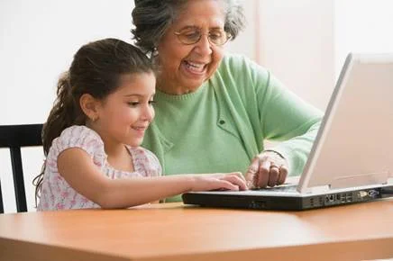 4 Tips to Making Abuelitas Digital Experience Safer