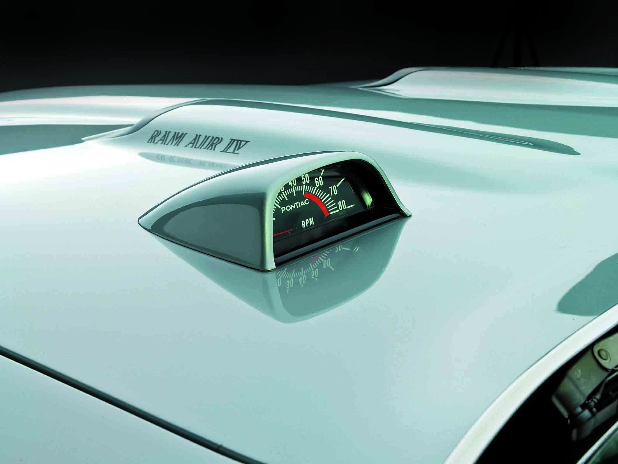 Pontiac GTO Judge Conv. Ram Air IV tach detail.jpg