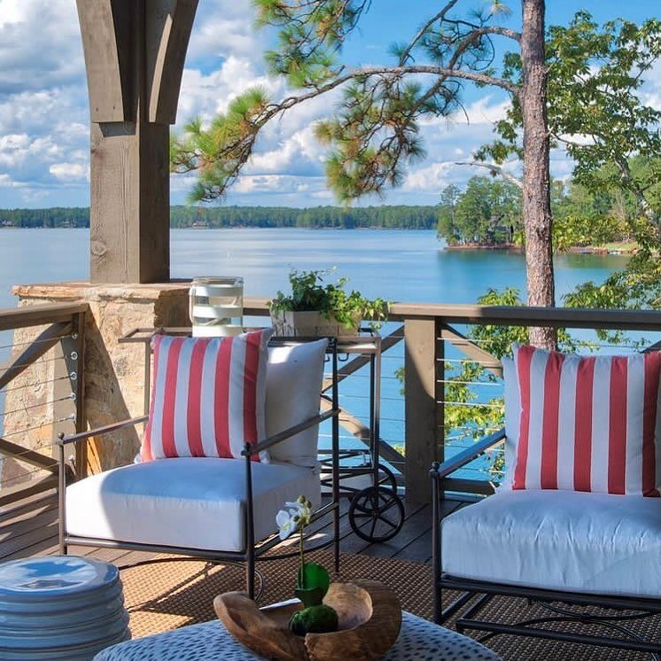 Who is excited that cooler weather is just around the corner? 🙋🏻&zwj;♀️🙋🏻&zwj;♂️ Looking forward to cool afternoons on the deck!
.
@legacynewhomesllc 📸
.
#lakemartinalabama #lakeliving #lakemartin #lakelife😎 #lakemartinwave
