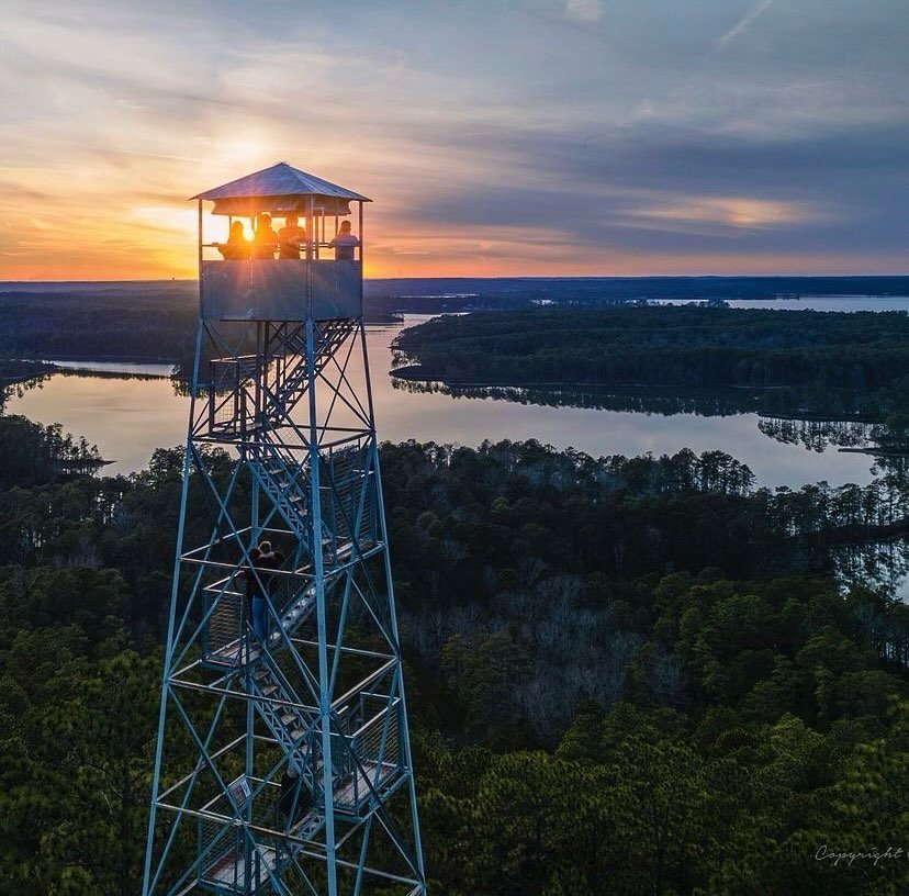Beautiful weekend to take in the views at Smith Mountain Fire Tower. ☀️
.
📸 @johndenneyart