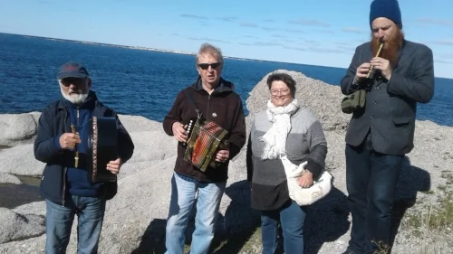 Music on the rocks with Jim Payne, Fergus obyrne, Daniel payne and interpreter Glenda Reid Bavis