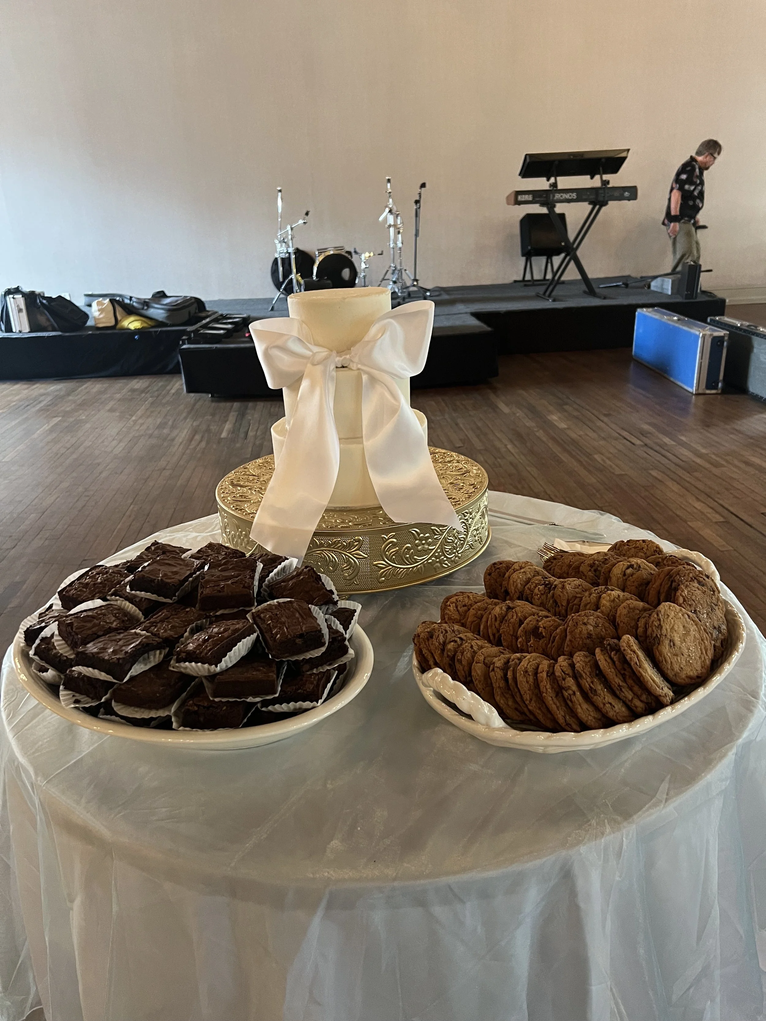 bow wedding cake cookies brownies cetti 25.jpeg