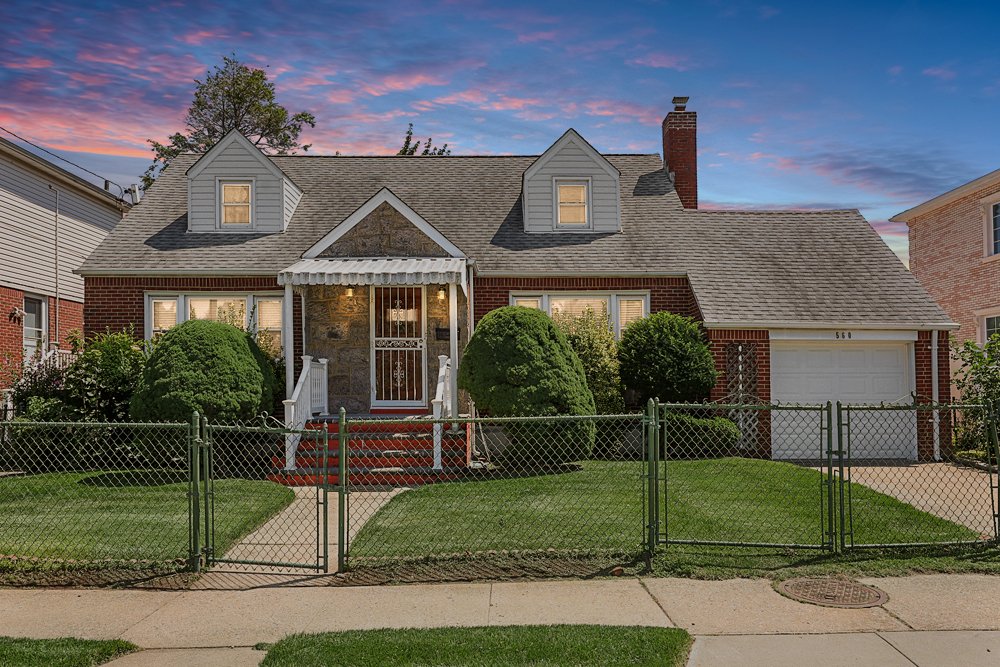 * PENDING IN NEW HYDE PARK *