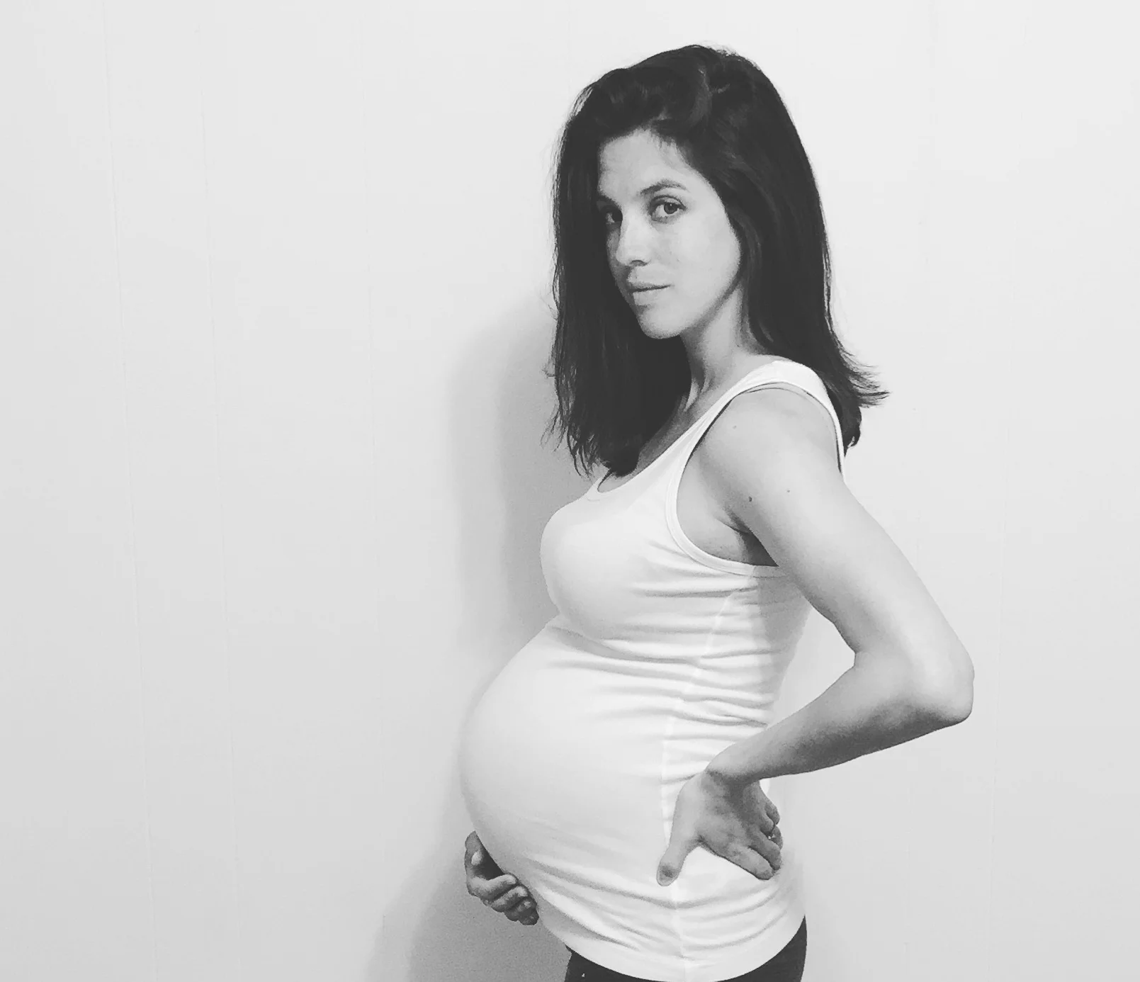 A Step-By-Step Guide for How to Take Weekly Bump Photos