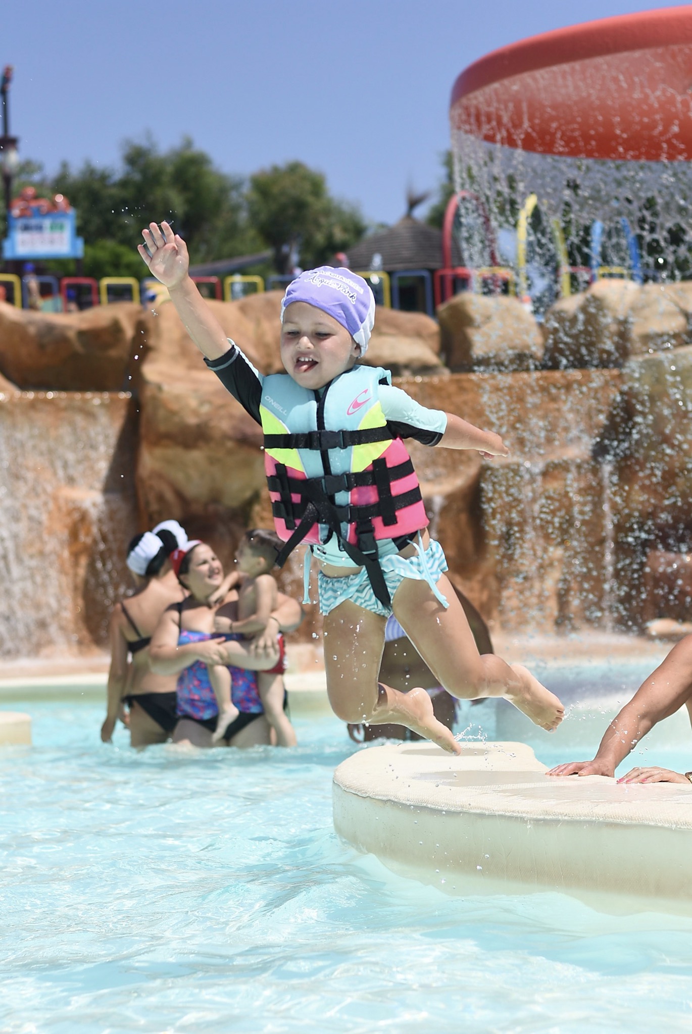 Cefalu___Waterpark___Luna_Jumping.jpeg