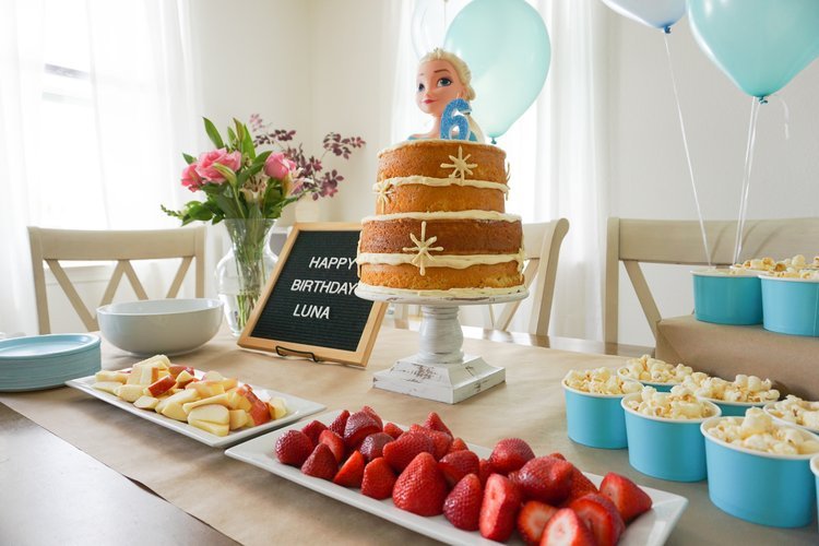 Simple & Sweet Frozen Party