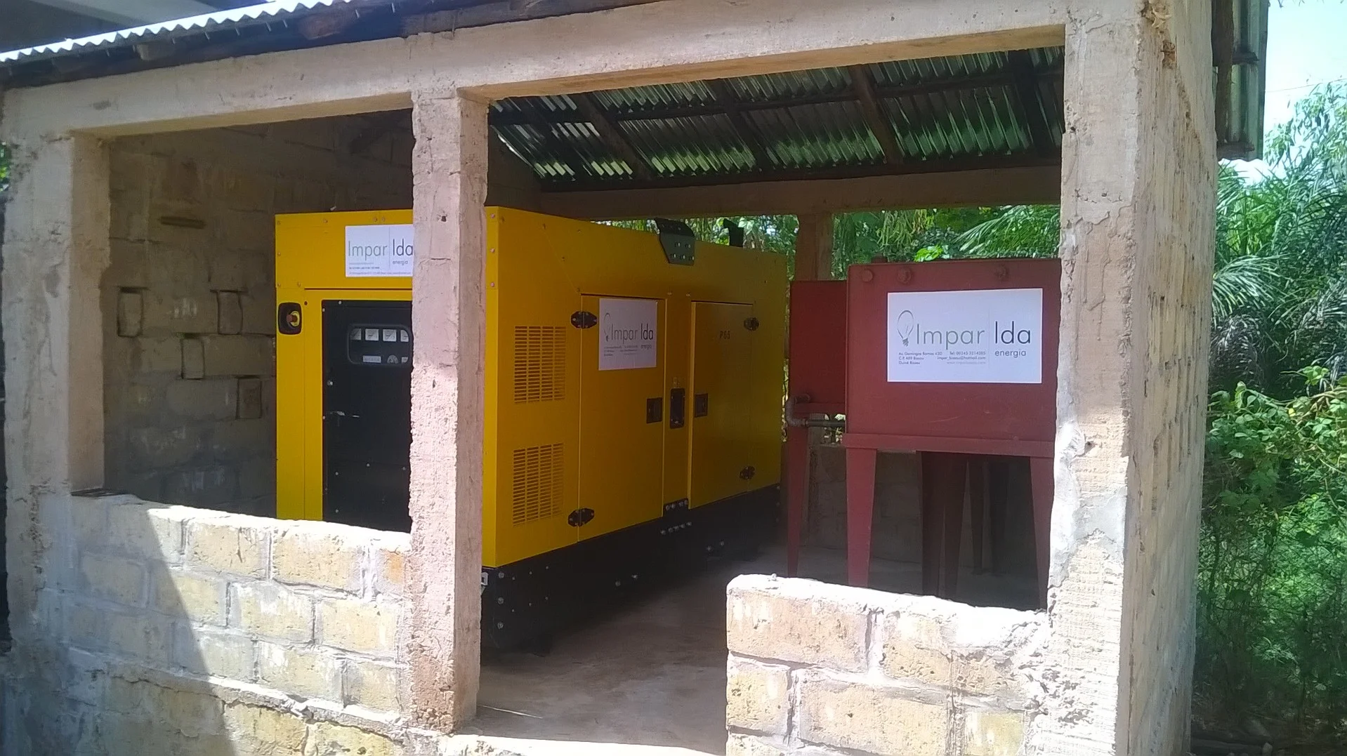 Gerador de 15 Kva e tanque de combustivel