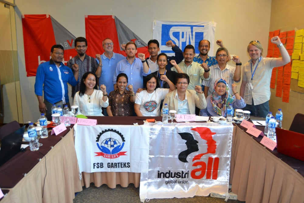 Unionists organising against exploitation of Indonesian garment workers by Australian companies. Credit: Industriall