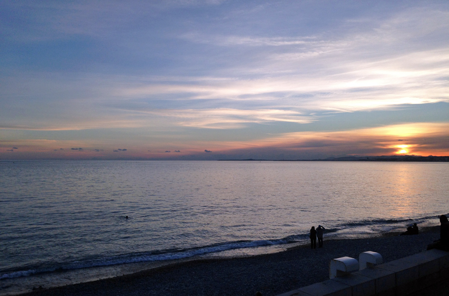 Exploring Nice: 5 things to do in this gorgeous French town. From wandering the streets of Old Town to Castle Hill, the Promenade des Anglais and a day trip to nearby Monaco, this sunny seaside town on the French Riviera has it all for travellers searching for beaches or some history.