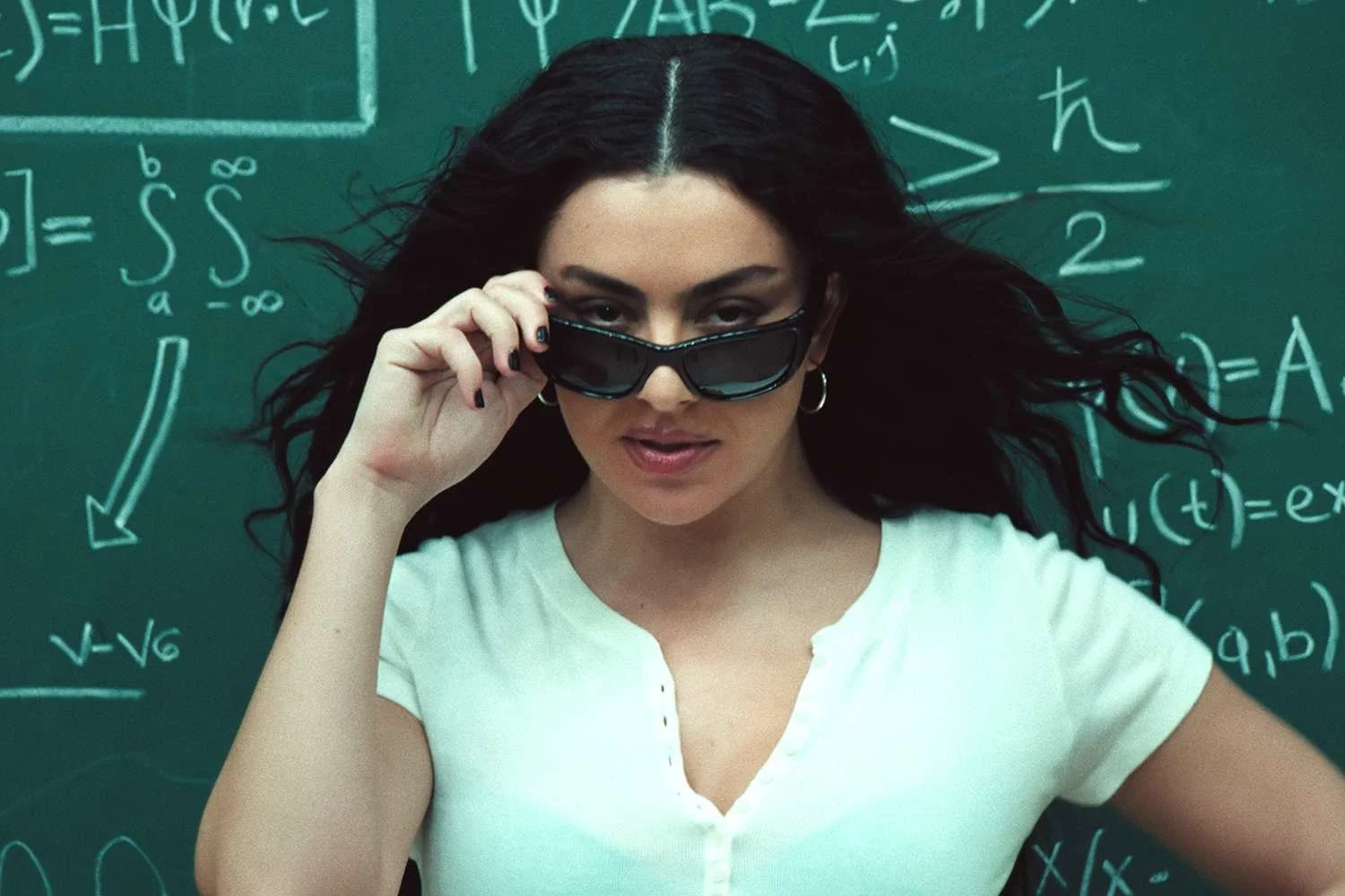 Charli-xcx-Stars-in-Poppi-2026-Super-Bowl-Commercial-with-Rachel-Sennott-020226-3-5d4732a20a23400faaf7382ebf424375.jpg
