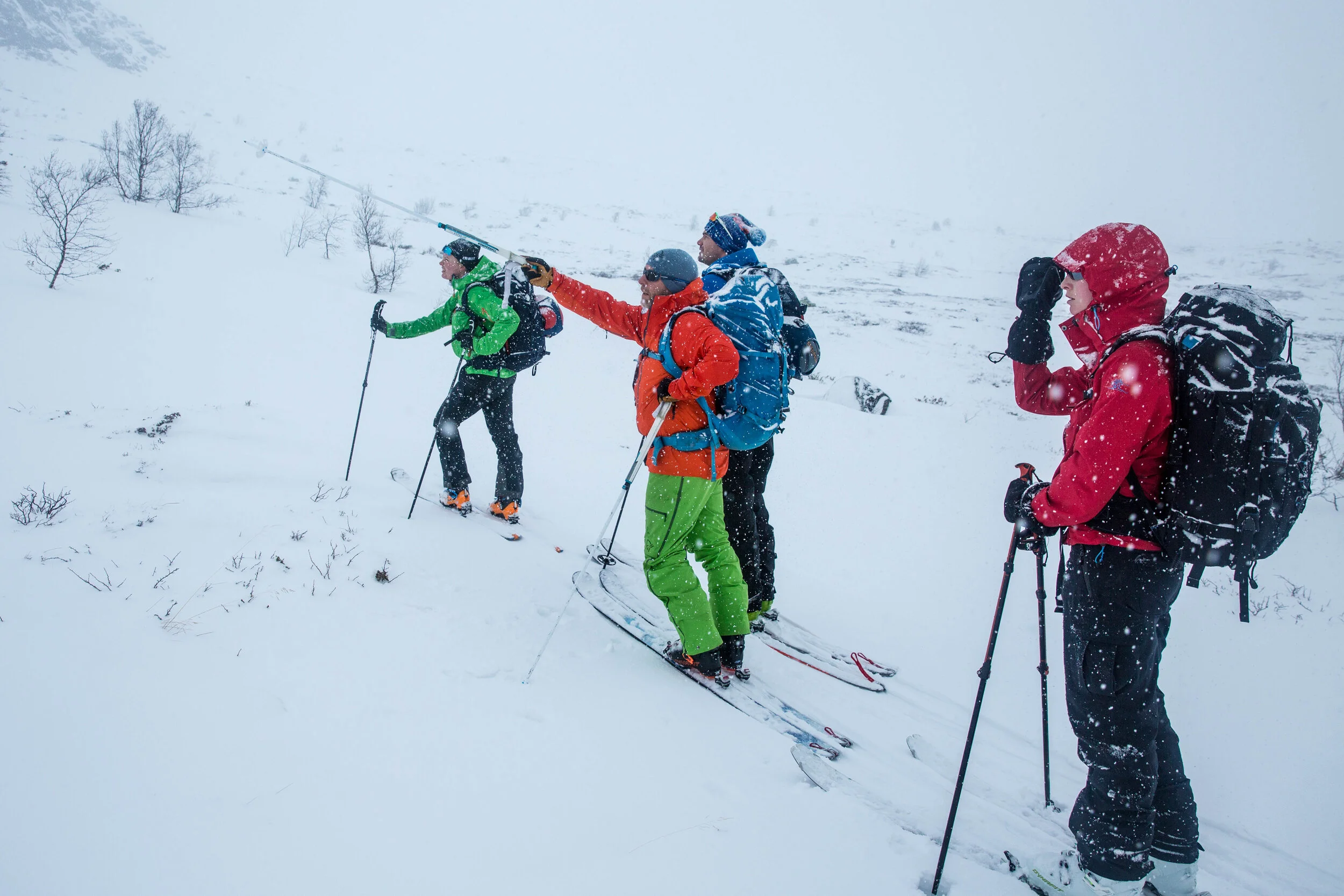 Turplanlegging, trygge vegvalg og gjenkjenning av skredterreng er sentrale tema på våre toppturkurs.