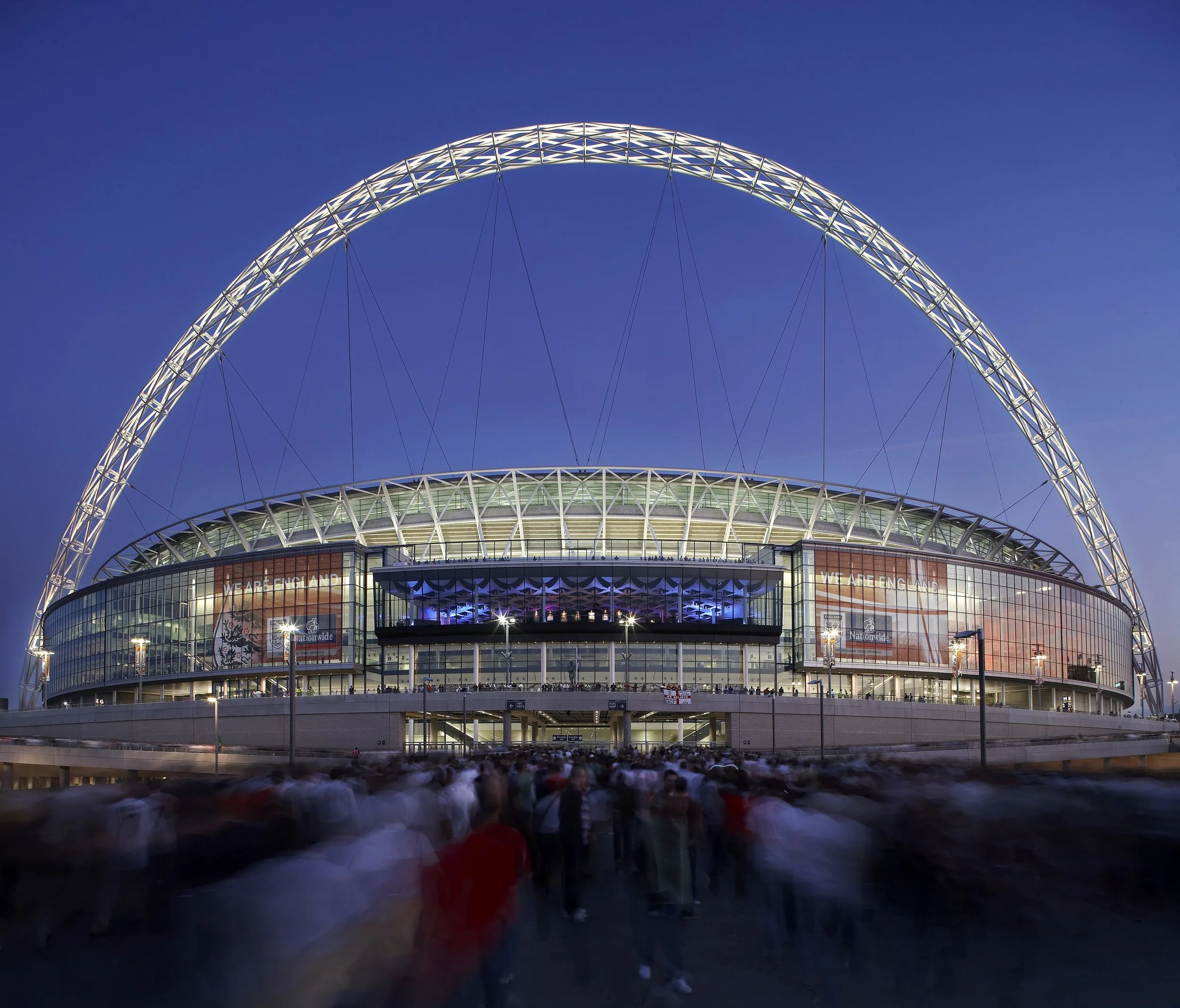 1683WembleyStadiumExteriorNight1HuftonCrow.jpg