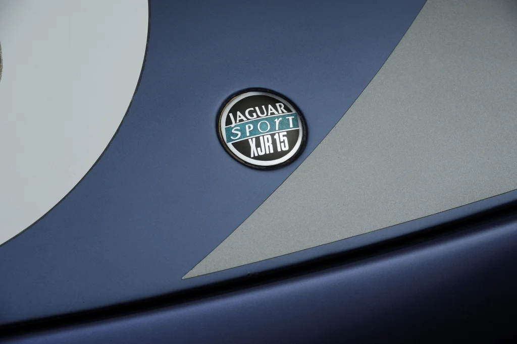bonnet%20badge_12322.jpg