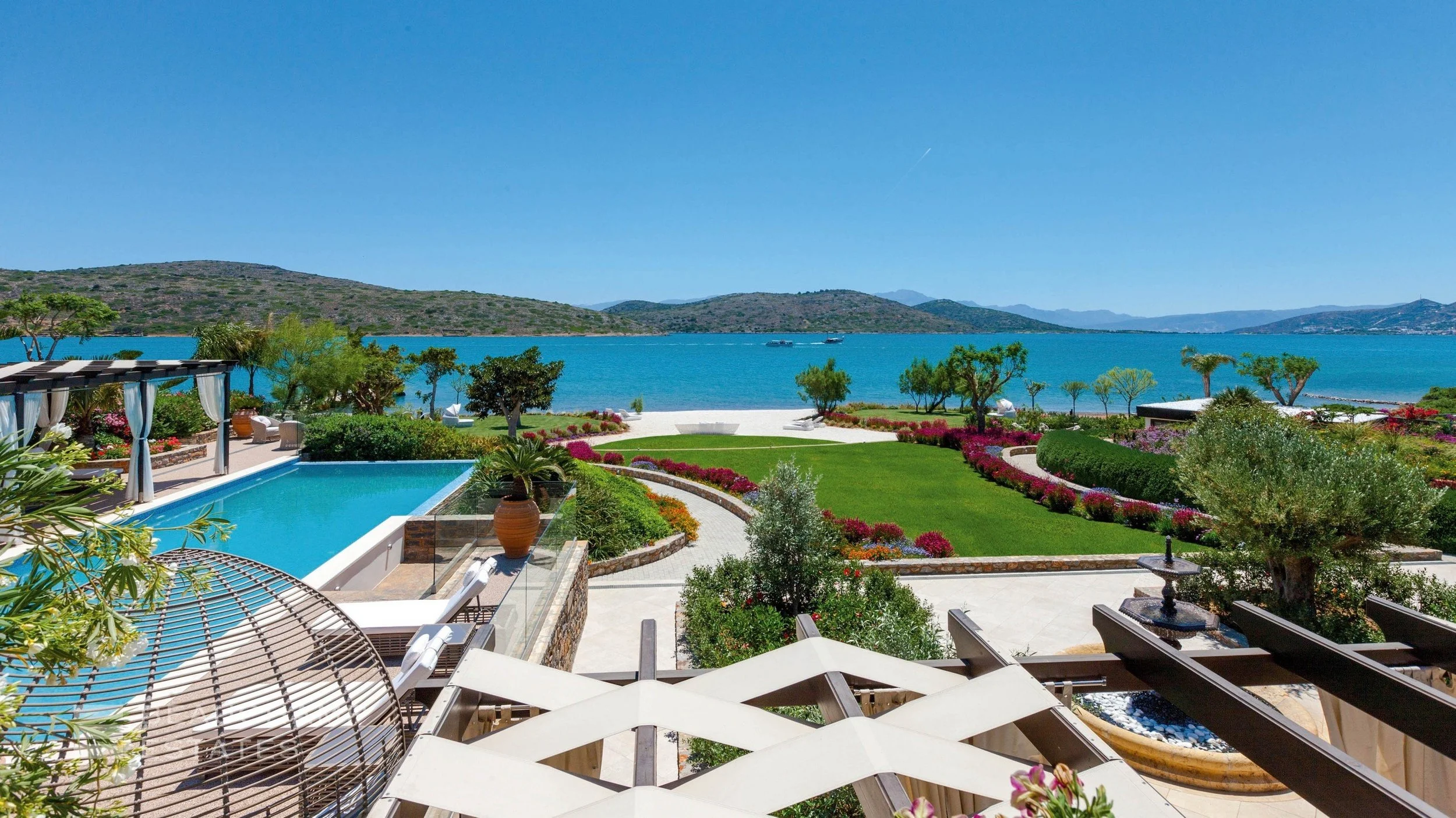 waterfront-villa-in-elounda-myb0376-21.1636.jpg
