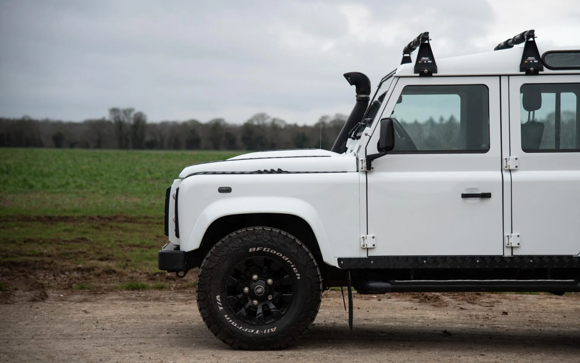 Defender-110-XS-GHZ-12.jpg