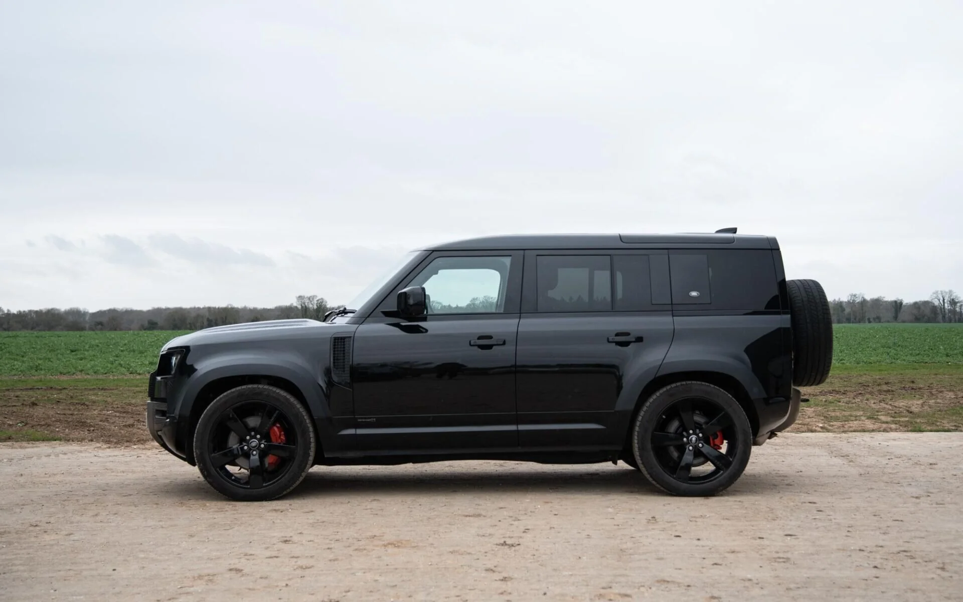 Defender-110-AZW-4.jpg