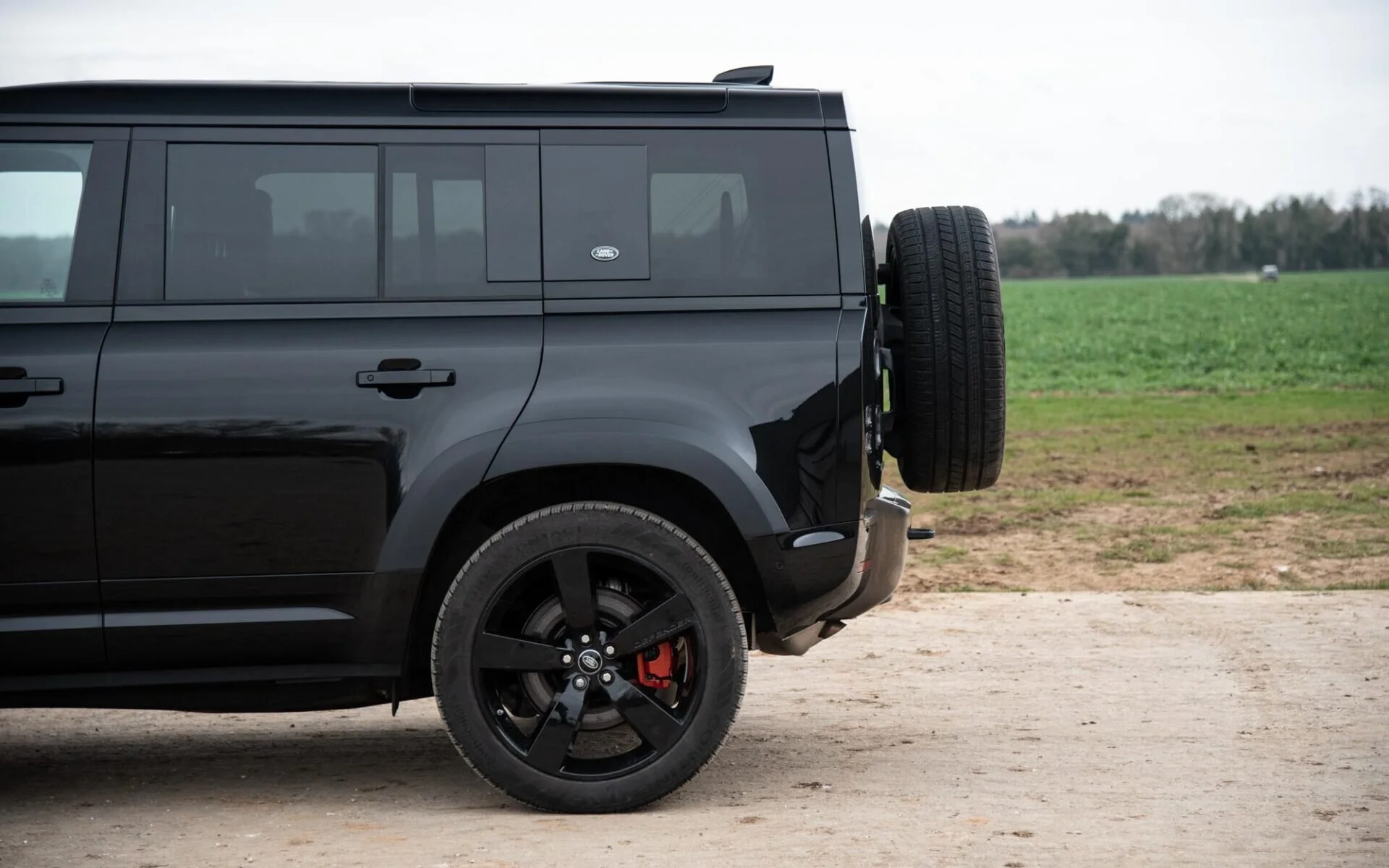 Defender-110-AZW-6.jpg