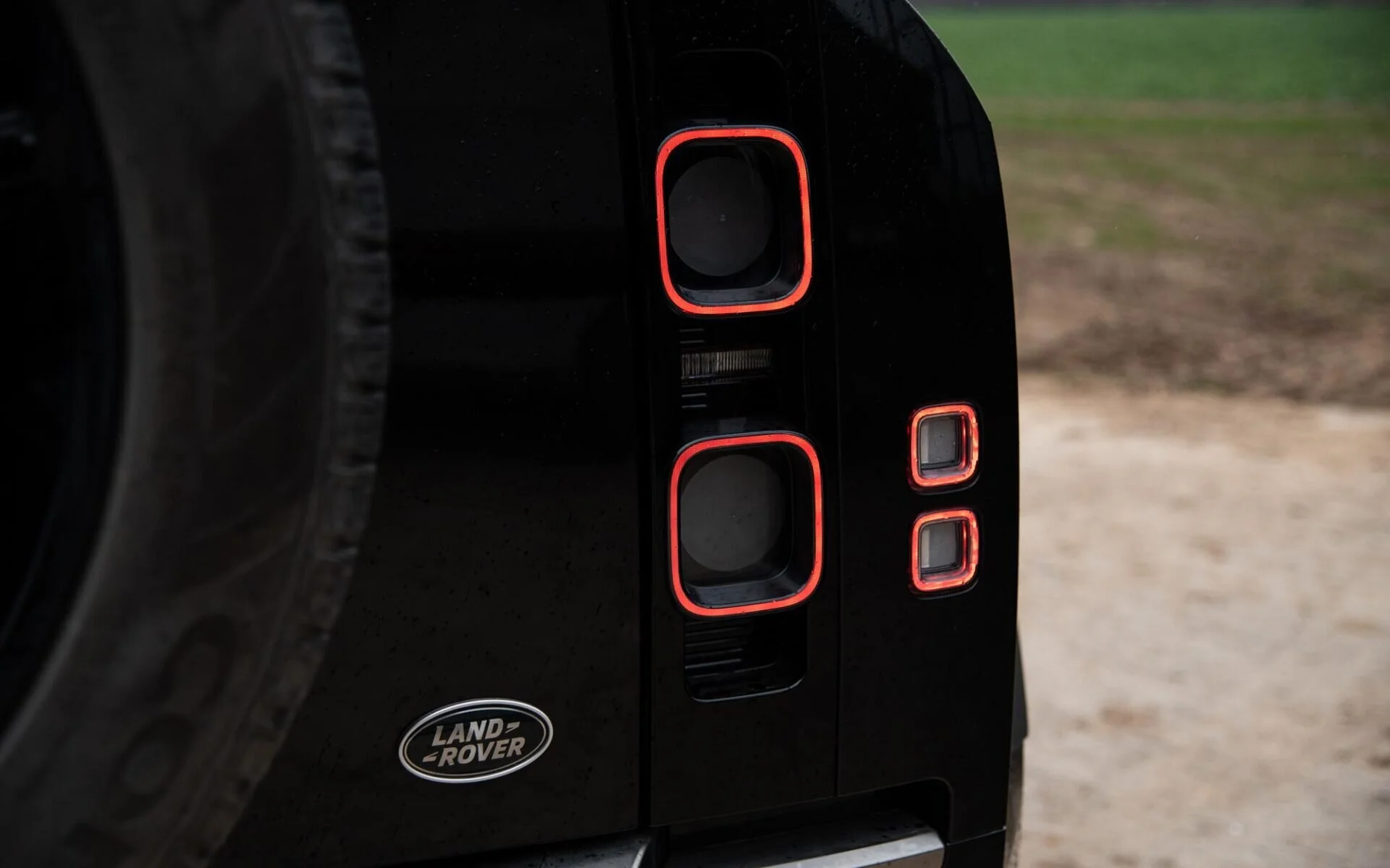 Defender-110-AZW-16.jpg