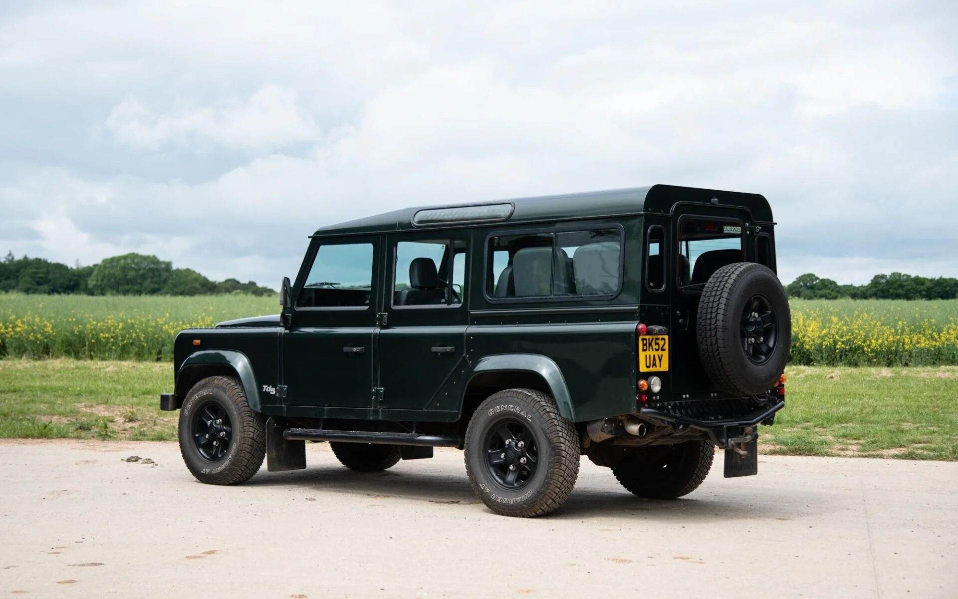 Defender-110-UAY-2.jpg