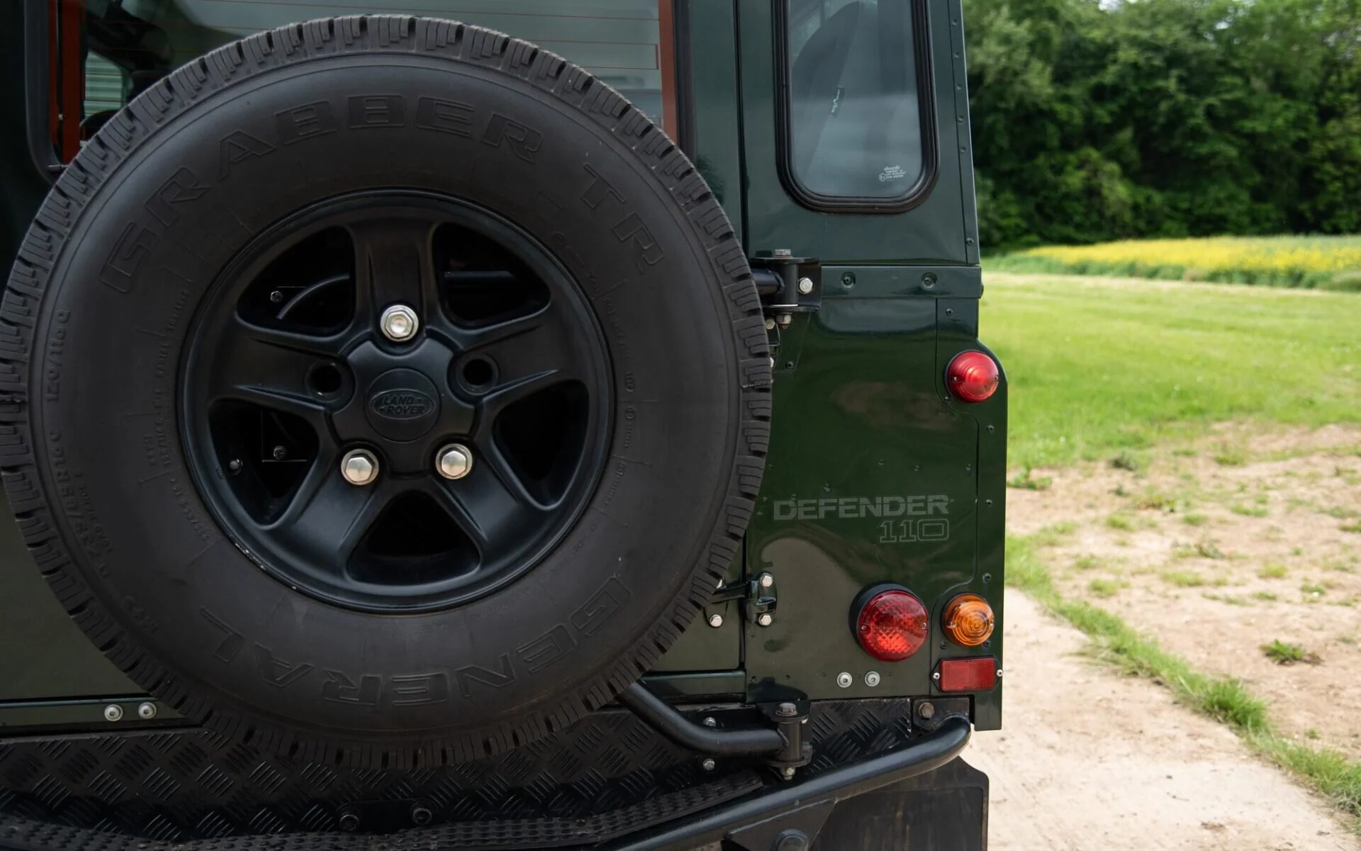 Defender-110-UAY-13.jpg