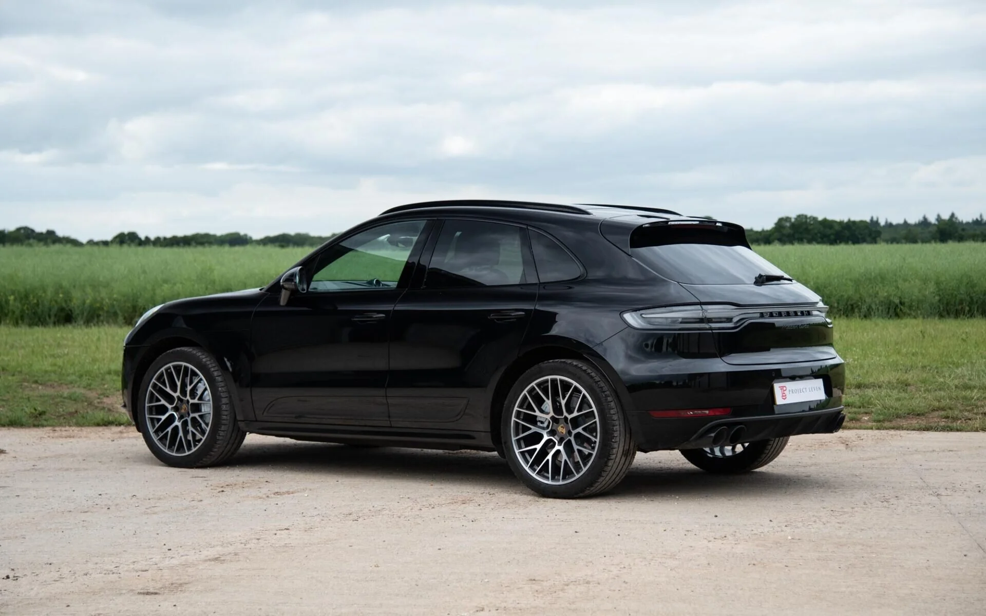 Macan-Turbo-WUY-2.jpg