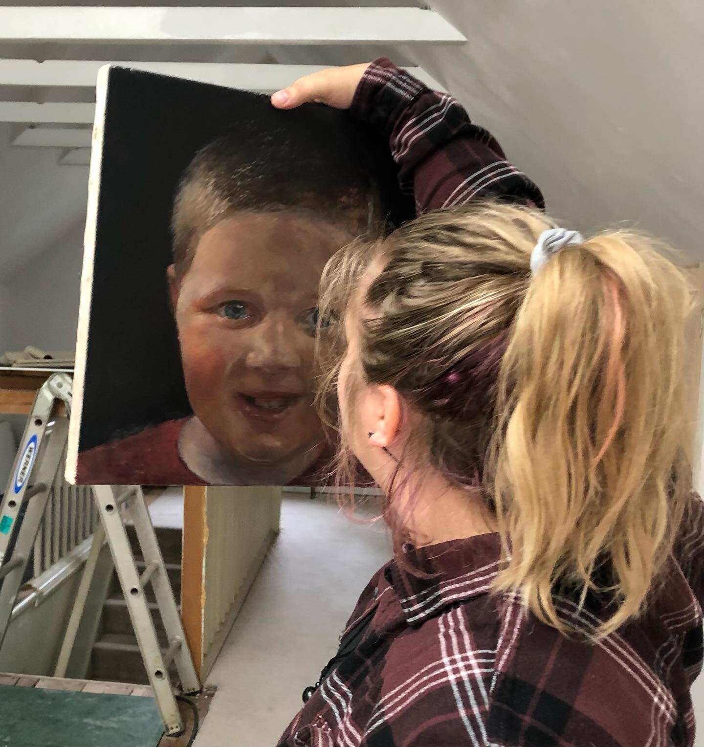 Noah and his mother finally see eye to eye! I started this last summer when he got his summer buzz- now he has a top knot. 😂

It was supposed to be a surprise for @danidafler but she surprised me first. 

Swipe through to see cat hair for scale. 🤦?