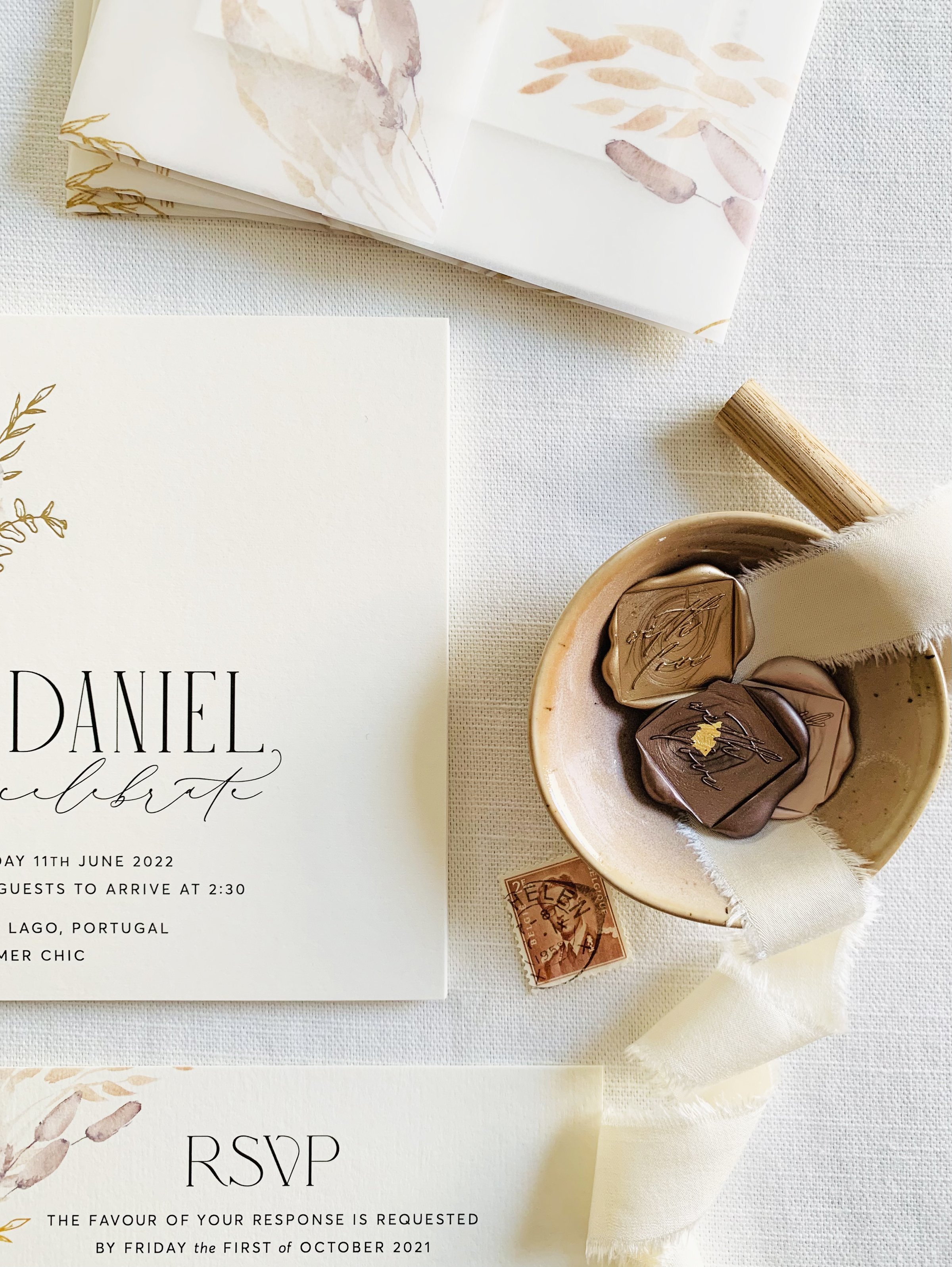 boho_destination_wedding_invitation_gold_foiling_02.jpg