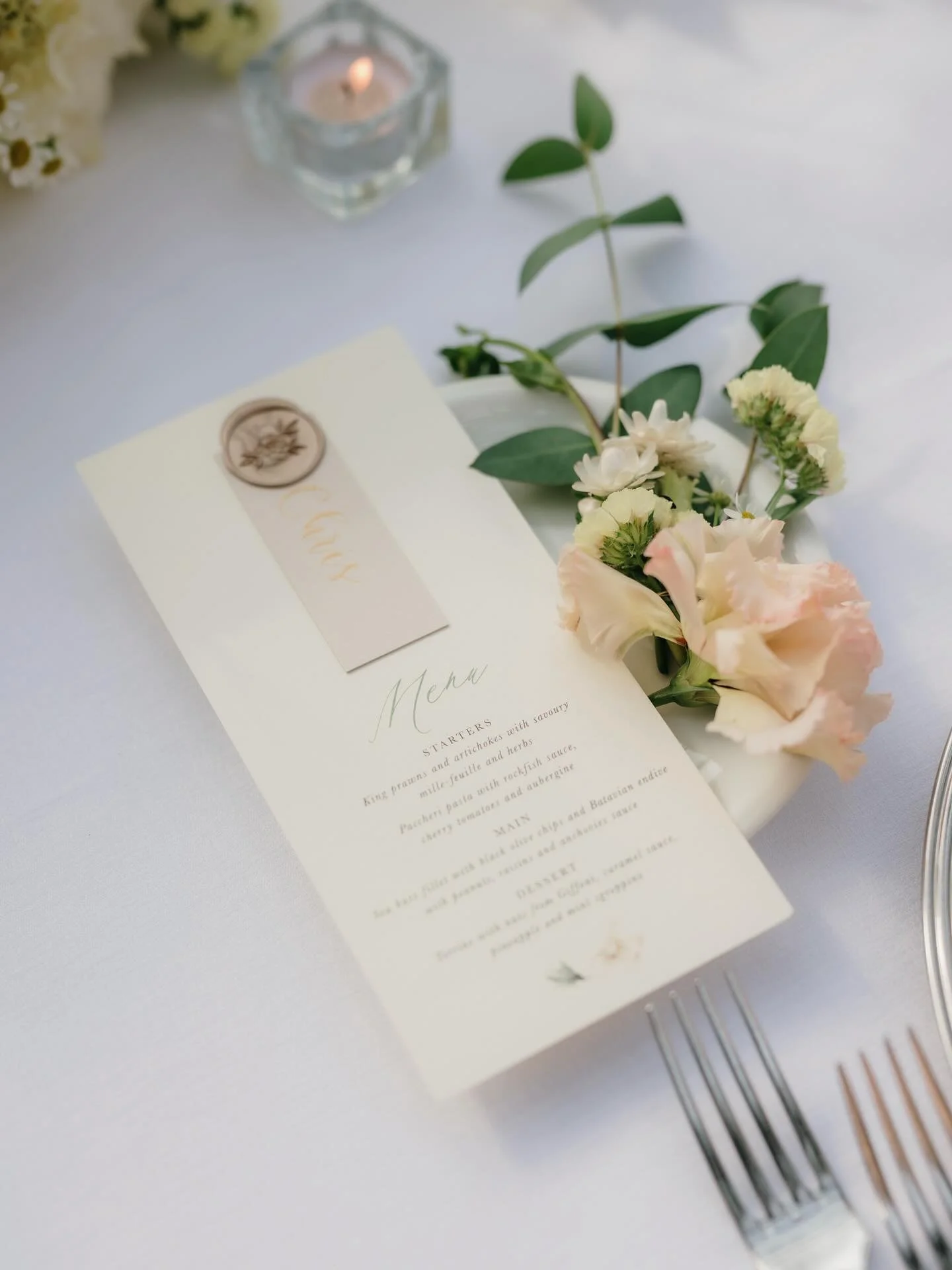 A beautifully designed wedding table is never without its details&mdash;from custom wedding menus and thoughtful floral placement to luxury table d&eacute;cor that perfectly suits your celebration. Welcome your guests to your reception dinner with el