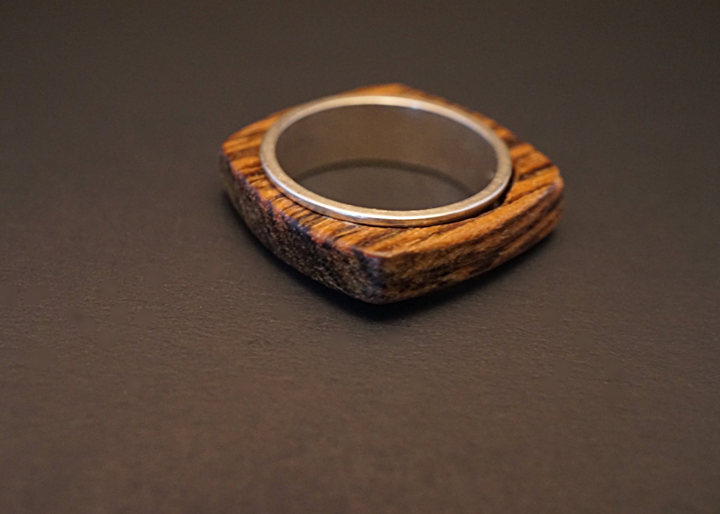 Spinner wood ring