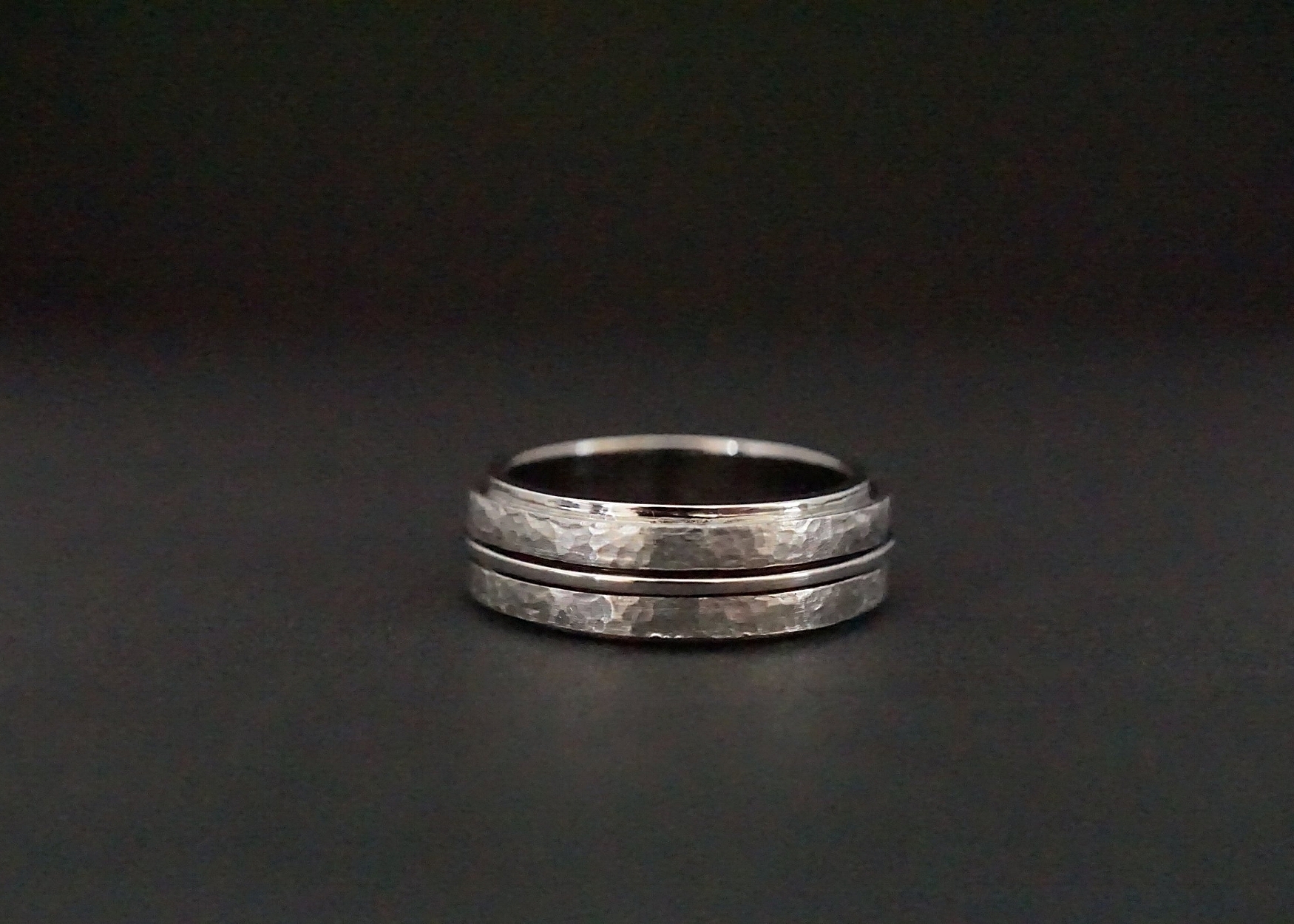 Hammered finish spinner wedding ring